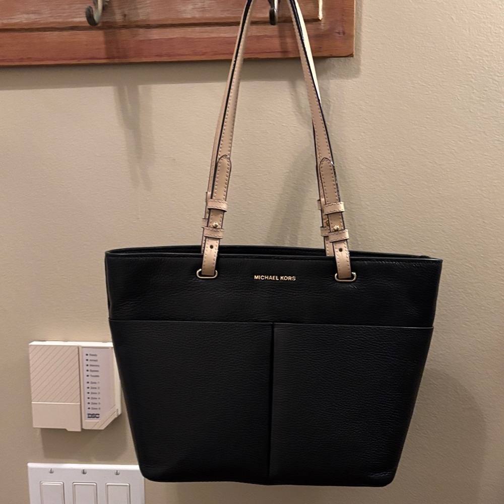 Michael Kors Black and Tan Tote Bag - Picture 8 of 9